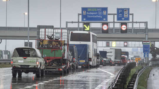 Na cestovateľskom semafore pribudne tmavočervená, Európska komisia navrhuje sprísniť pravidlá