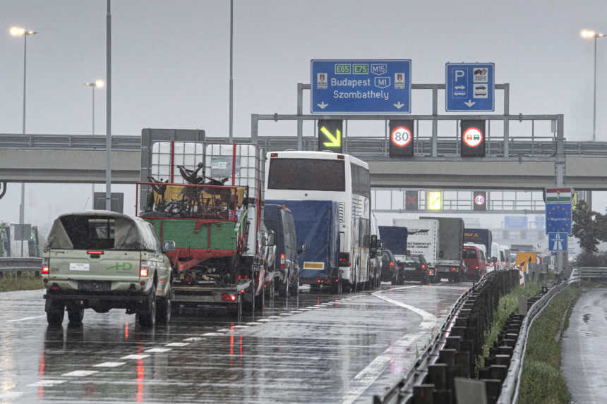 Na cestovateľskom semafore pribudne tmavočervená, Európska komisia navrhuje sprísniť pravidlá