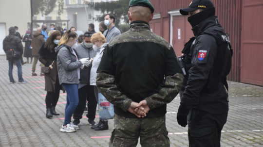 Zákaz vychádzania na Orave a v Bardejove kontroluje polícia