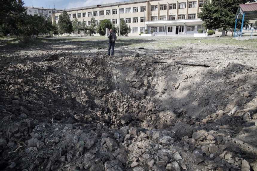 Kaukazom sa ozýva streľba, dojednané prímerie nerešpektuje Jerevan ani Baku