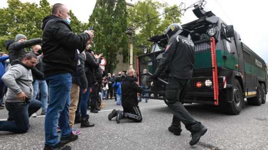 Demonštrácie ultras proti vládnym opatreniam budú mať dohru