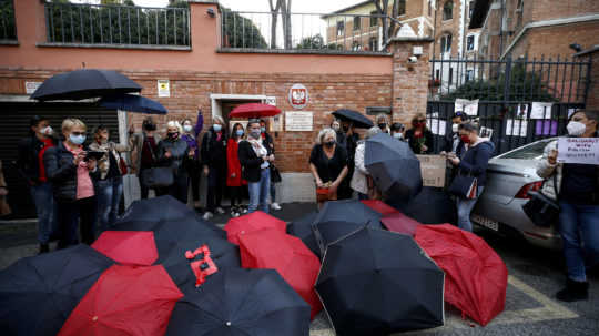 Zákon o interrupciách pobúril nielen Poľsko. Protestovalo sa aj v Škótsku či USA