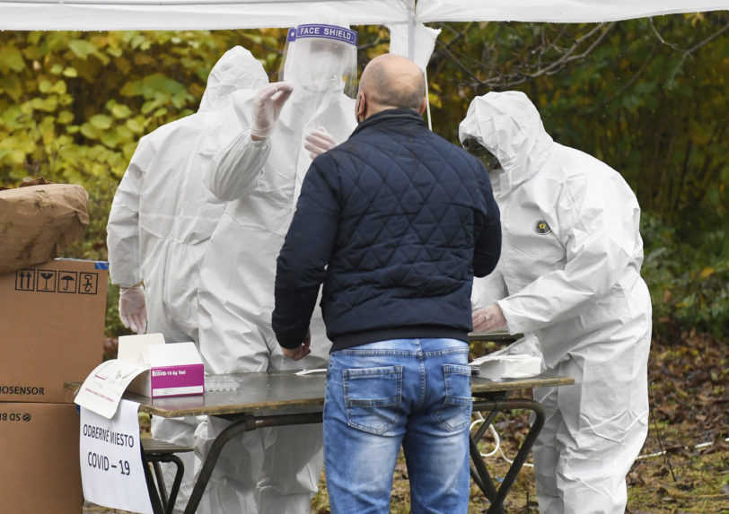 Chaotické manažovanie pandémie pokračuje, upozorňujú zamestnávatelia