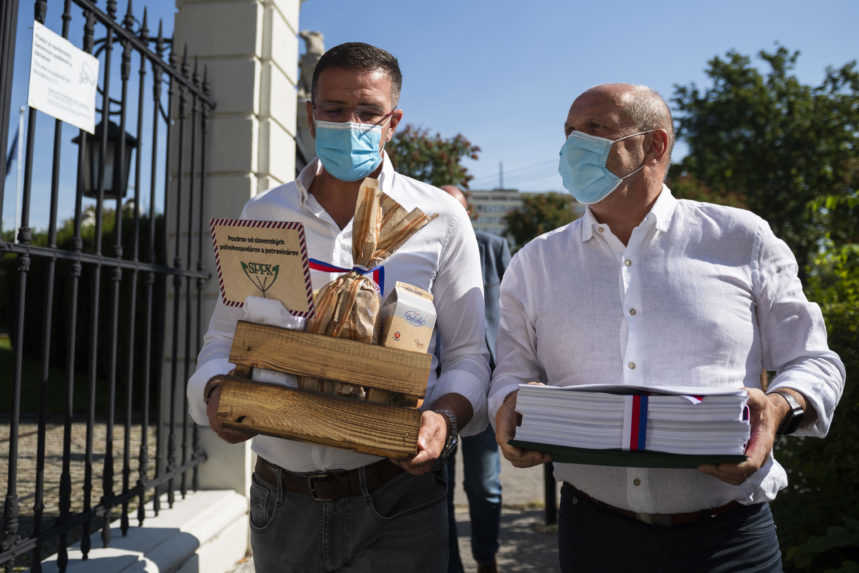 Situácia sa nezlepšila. Poľnohospodári a potravinári žiadajú urgentnú pomoc