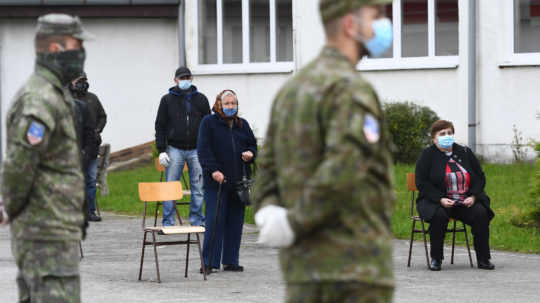 Ministerstvo obrany začína vyplácať odmeny za prvú vlnu