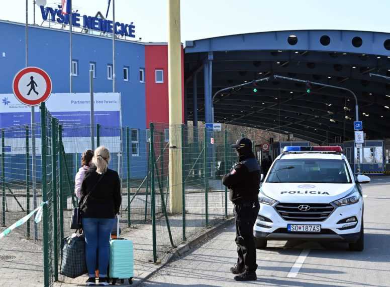 Začalo sa s testovaním na hraniciach s Ukrajinou, zmenil sa aj režim pendlerov