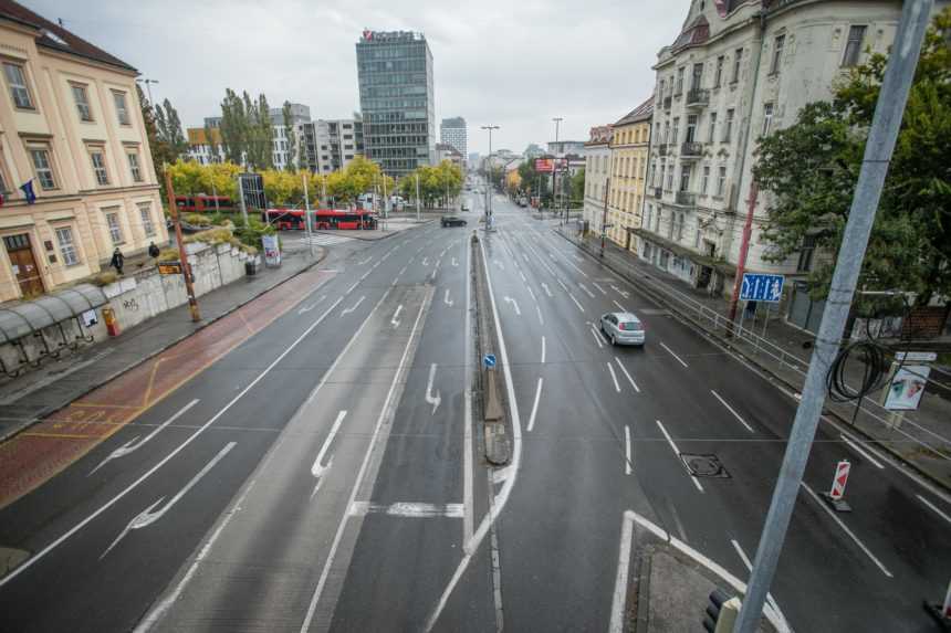 Núdzový stav sa na Slovensku predĺži o ďalších 45 dní, trvať bude do konca roka