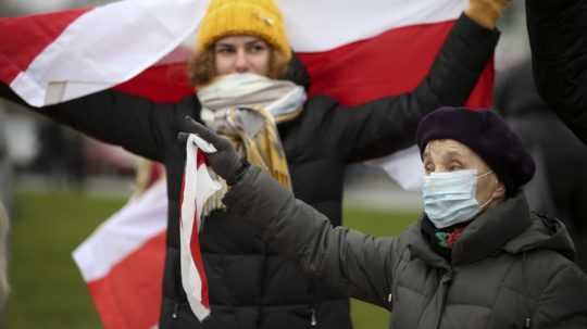 Z minských ulíc miznú symboly opozície, vo väzení ostávajú novinári i doktori