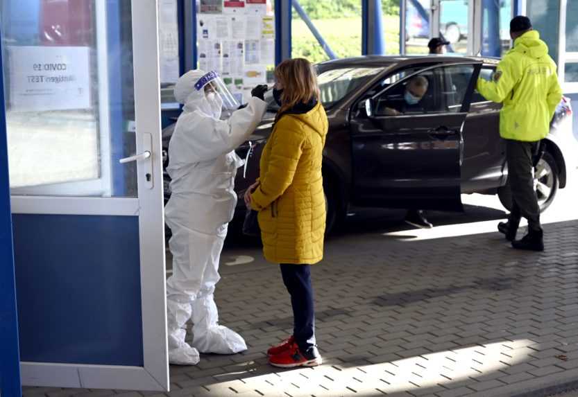 Hranicu vo Vyšnom Nemeckom zaplavili tisíce Ukrajincov