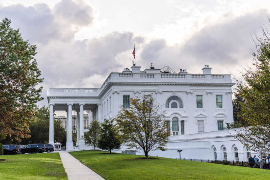 Upratovanie v Bielom dome pokračuje. Trump odvolal šéfa klimatického programu