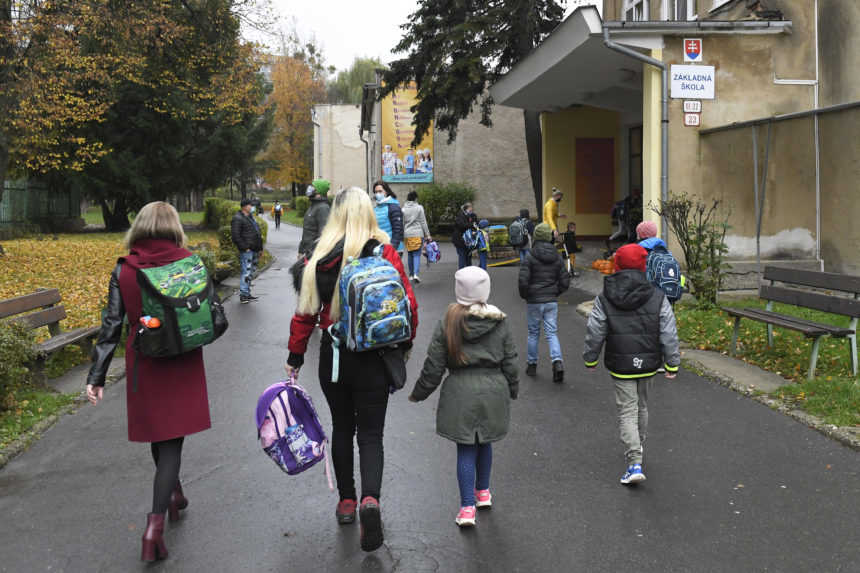 V prípade neotvorenia škôl vznikne rodičom nárok na príspevok