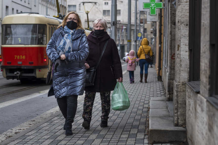 ÚVZ zavádza samotrasovanie, pozitívne testovaní môžu ísť aj na nákup