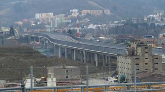 Na Kysuciach otvorili takmer šesťkilometrový diaľničný obchvat Čadce