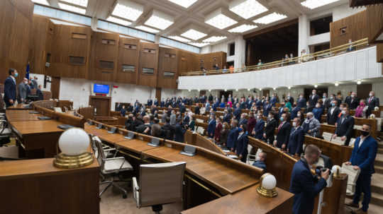 Mimoriadna schôdza sa skončila predčasne, o referende sa nerokovalo