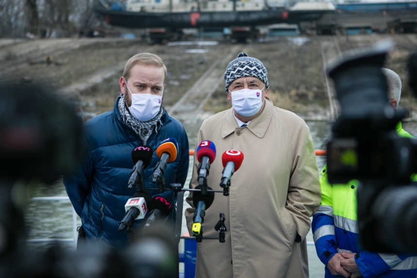 Dunaju už nehrozí ekologická havária, potopený remorkér sa podarilo vytiahnuť