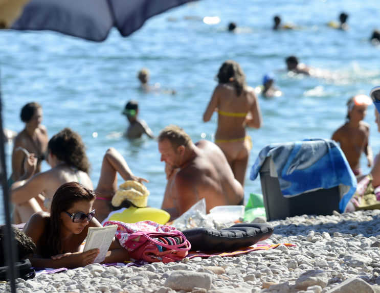 V Abú Zabí ponúkajú očkovanie proti covidu pre turistov zadarmo