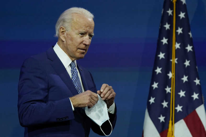 Biden plánuje počas inaugurácie vyzvať na 100 dní nosenia rúšok