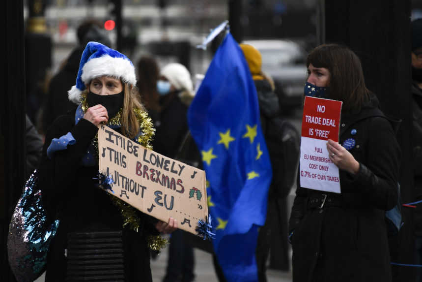 Europarlament stanovil na dohodu o brexite trojdňové ultimátum