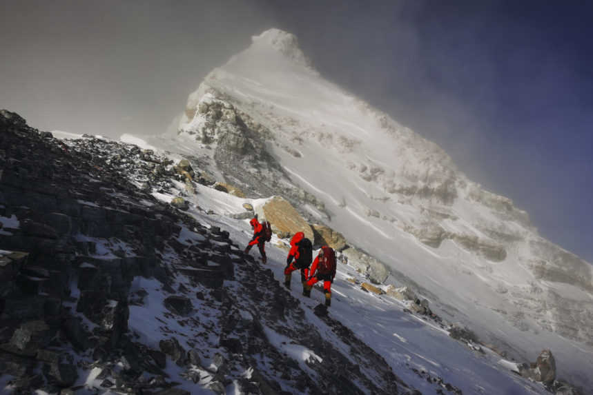 Čína a Nepál nanovo odmerali Mount Everest, je takmer o meter vyšší