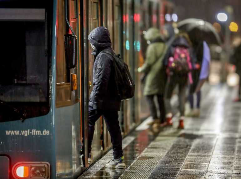 Situácia v Európe sa zhoršuje, krajiny reagujú ďalšími obmedzeniami