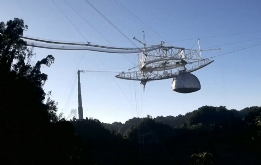 Gigantické observatórium ARECIBO sa zrútilo