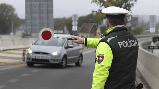 Začali platiť nové pravidlá na hraniciach