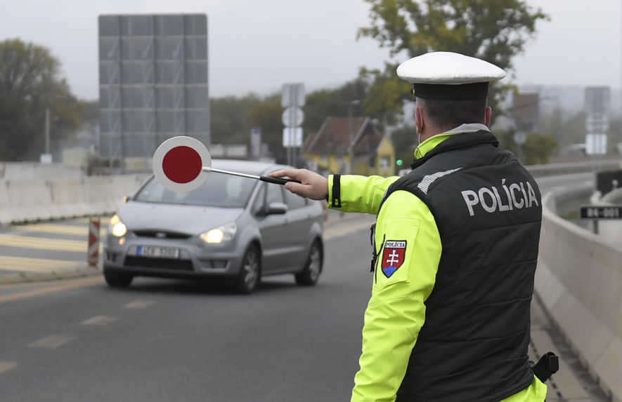 Začali platiť nové pravidlá na hraniciach