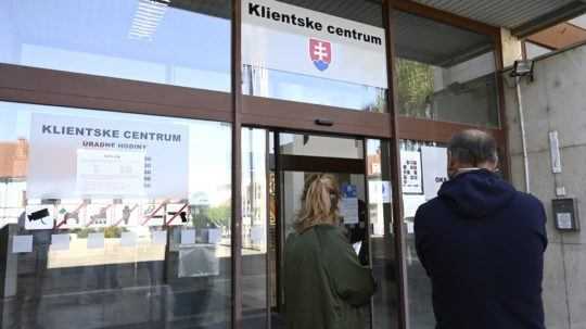 Klientske centrá vybavia len nevyhnutné úkony