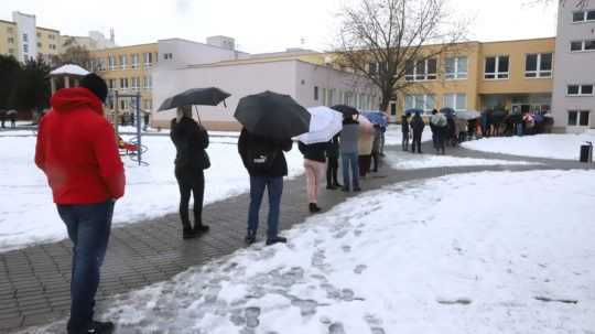 V takzvaných červených okresoch pokračuje testovanie