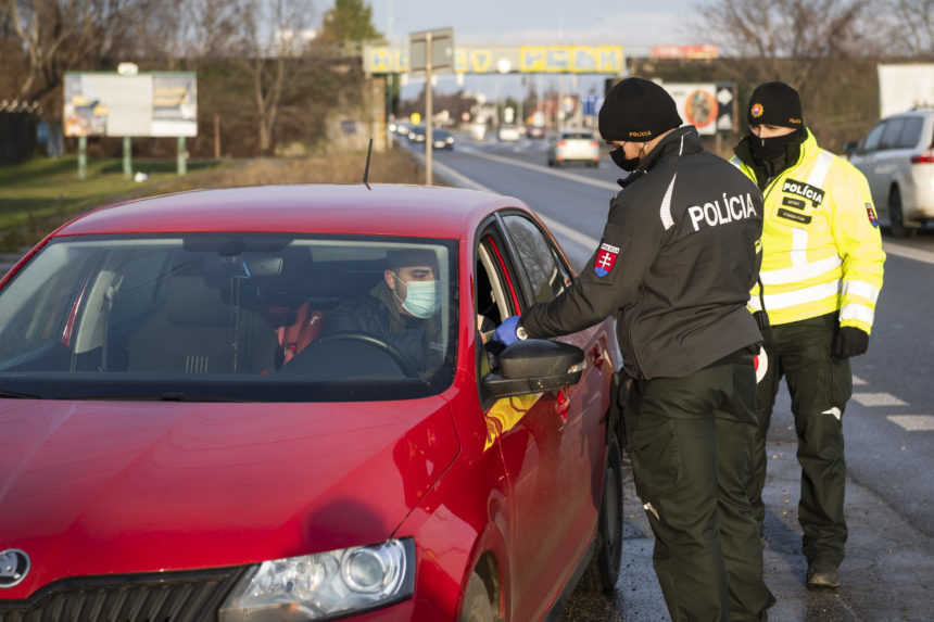 Polícia kontroluje dodržiavanie opatrení v Bratislavskom kraji