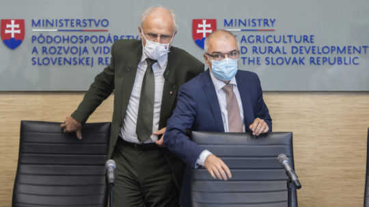 Vysoké štátne pozície za podporu nominácií. Agrorezort to odmieta