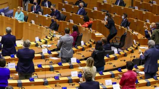 Europoslanci žiadajú sankcie voči ruským oligarchom a stopnutie Nord Streamu 2