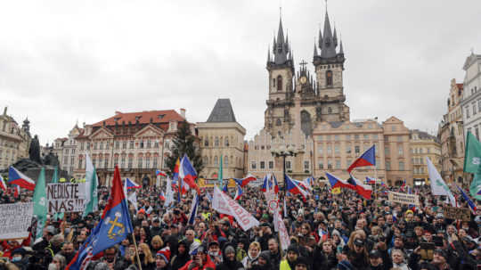 V Prahe protestovali proti opatreniam, na pódiu vystúpili Klaus i Landa