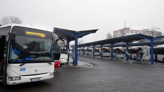 Autobusári prímestských liniek žiadajú prednostné očkovanie