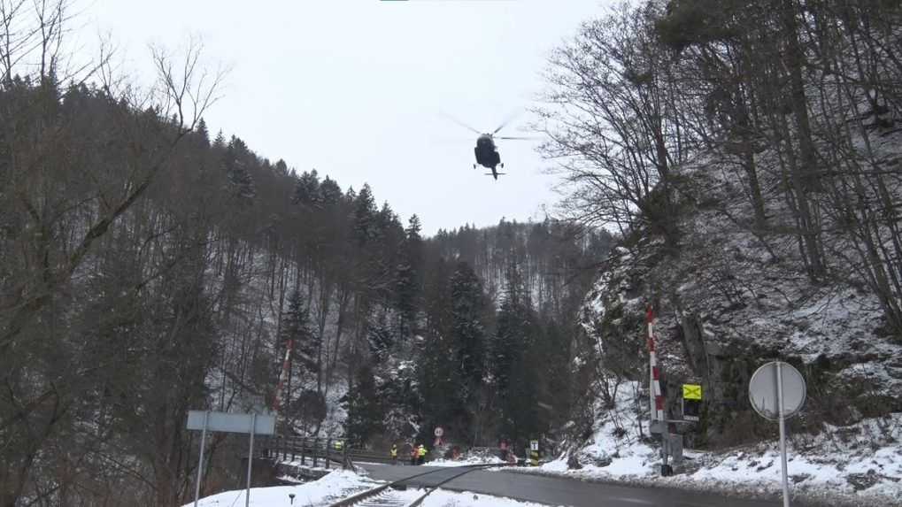 Pri spevňovaní brala na Orave pomáhal aj vrtuľník