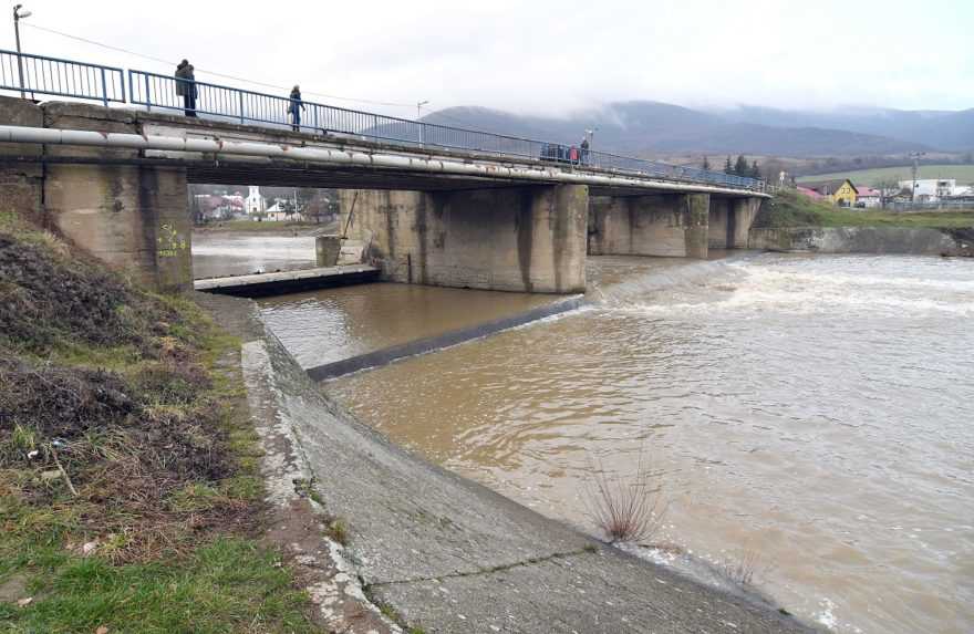 Dolnému Zemplínu hrozí prívalová vlna, poškodili hrádzu na Laborci