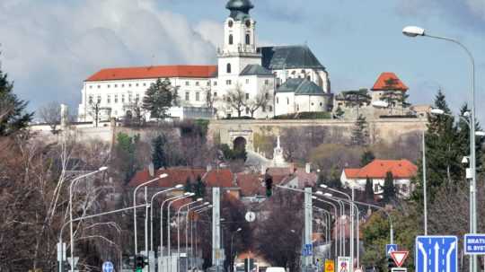 V Nitrianskom okrese sa od pondelka sprísňuje zákaz vychádzania