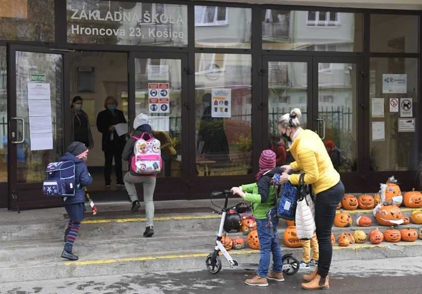 Porušuje COVID automat právo na vzdelanie? Na Generálnu prokuratúru SR mieri podnet