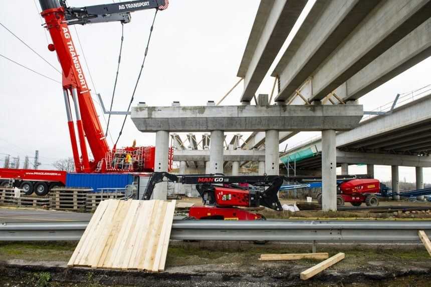 Prvá diaľničná križovatka sa pomaly stáva realitou, nevyhne sa ale ďalšiemu meškaniu