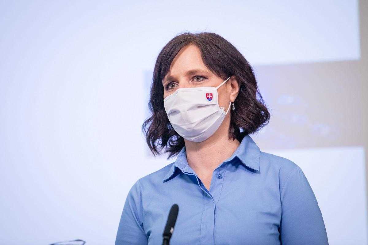 Portrétová fotografia – Veronika Remišová (Za ľudí) 