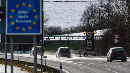 Nemecko označilo Tirolsko a Česko za oblasti s výskytom nebezpečných mutácií koronavírusu