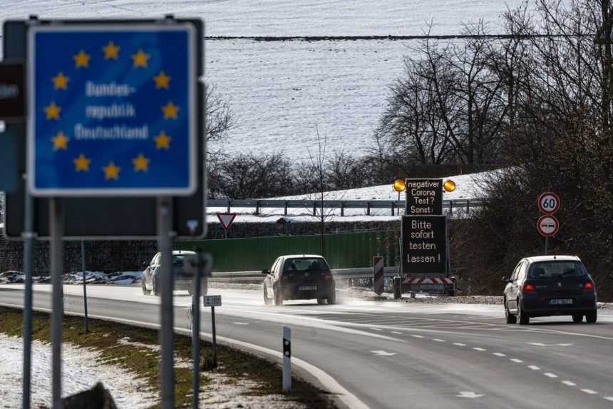 Nemecko označilo Tirolsko a Česko za oblasti s výskytom nebezpečných mutácií koronavírusu