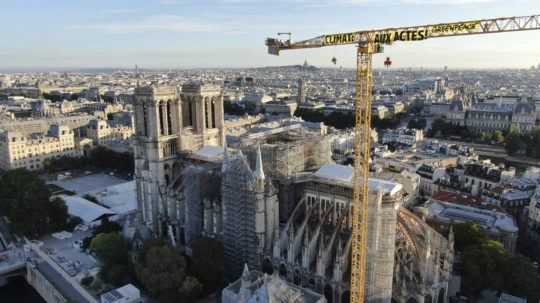 Dokonalé kamene na obnovu katedrály Notre-Dame budú hľadať geológovia