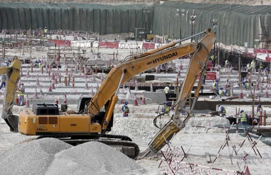 Šampionát smrti. Počas príprav na futbalové MS zomrelo v Katare už 6 500 migrantov