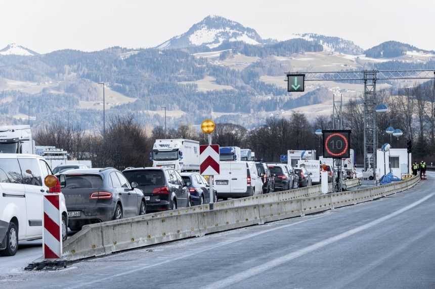 Berlín od prísnejších pravidiel na hraniciach neustúpil