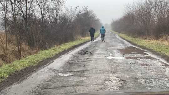 Život obyvateľom osady Škriavnik komplikuje zničená cesta