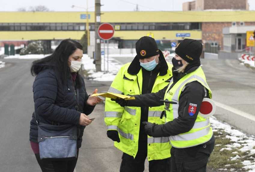 Polícia udelila v tomto roku takmer 15 000 pokút ľuďom, ktorí nedodržiavali opatrenia