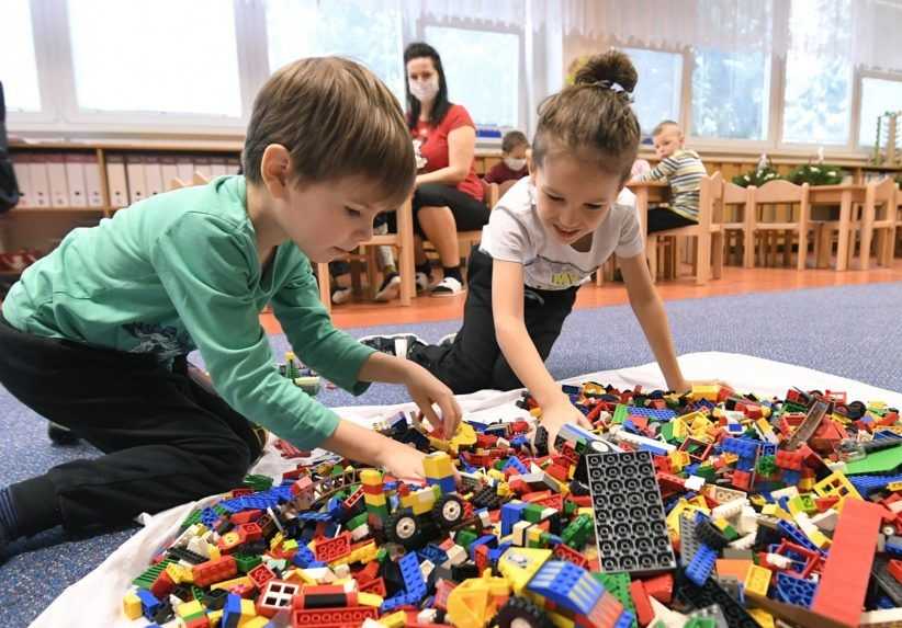 S otváraním škôl a škôlok počkajú viaceré mestá