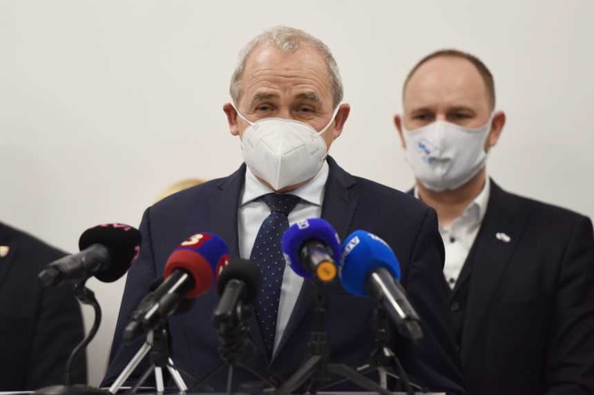 Venujte sa manažovaniu pandémie a nie hádkam, odkazujú koalícii predsedovia samospráv