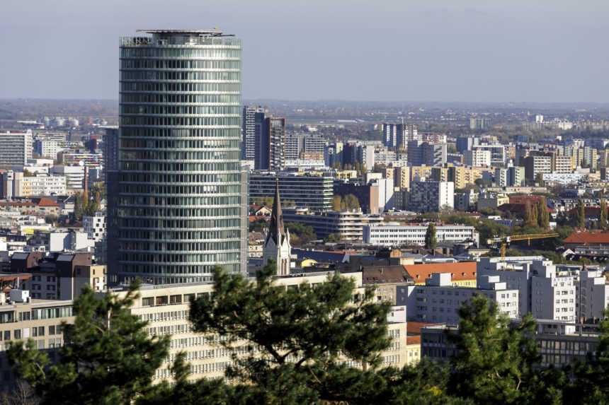 Národná banka pre epidemickú situáciu zhoršila predpoveď rastu ekonomiky